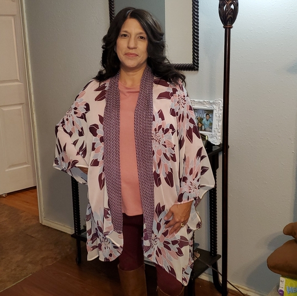 Meet your Posher, Laura - Picture 1 of 1